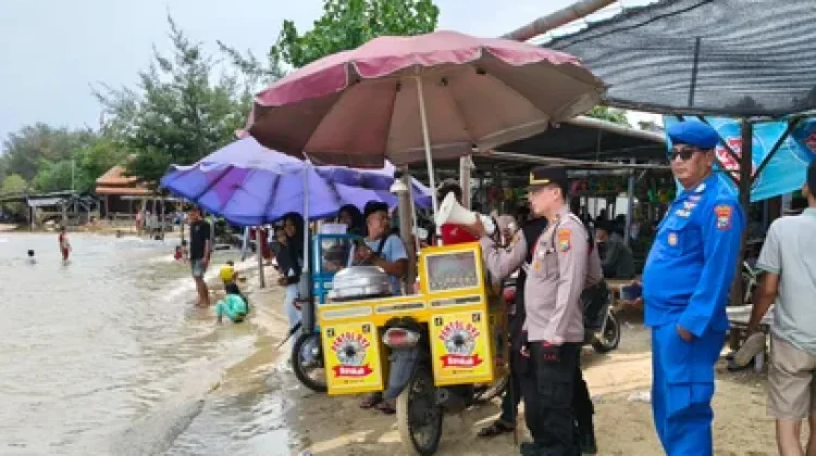 Polisi Pastikan Keamanan Pengunjung Pantai Jumiang Pamekasan