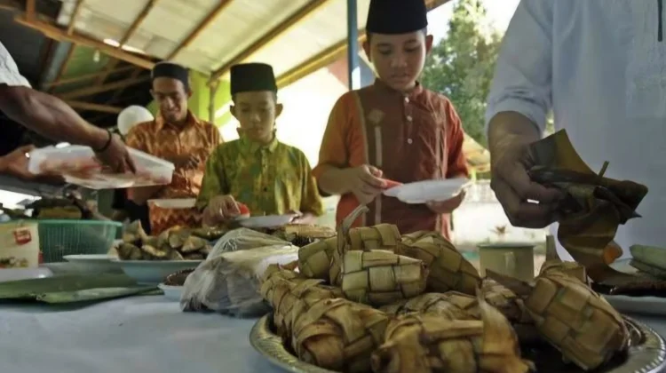 Tradisi Lebaran Ketupat di Sampang