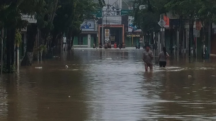 Cegah Banjir Pancaroba, BPBD Sampang Ajak Warga Proaktif Bersihkan Saluran Air