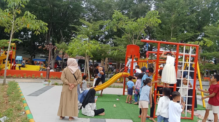 Tampil Lebih Menarik, Alun-Alun Trunojoyo Sampang Kini Ramah Anak