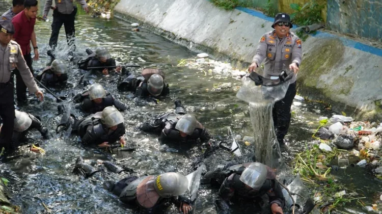 Kapolres Pamekasan Pimpin Latihan Penanggulangan Huru-Hara