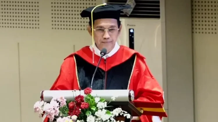 Profesor Sihab, Putra Daerah Sampang Dikukuhkan Jadi Guru Besar UNTAG Surabaya