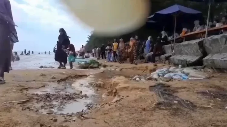 Keajaiban Dua Rasa di Pantai Lon Malang Madura