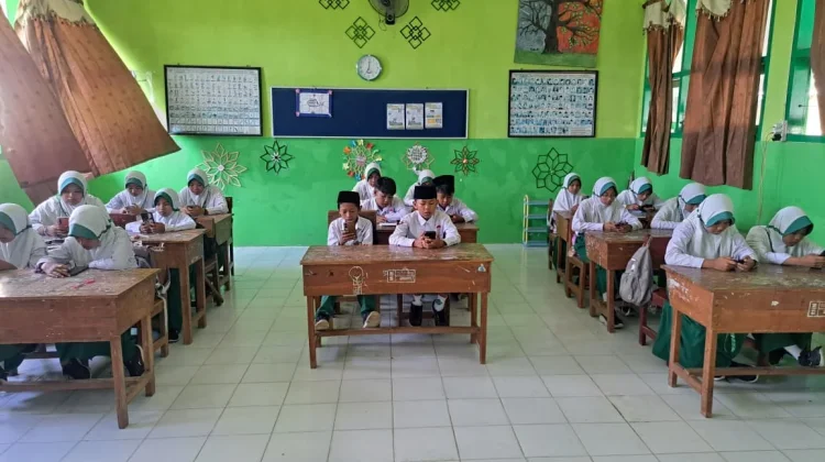 Pelaksanaan ASAT Kelas VI MIN Sampang Berjalan Lancar