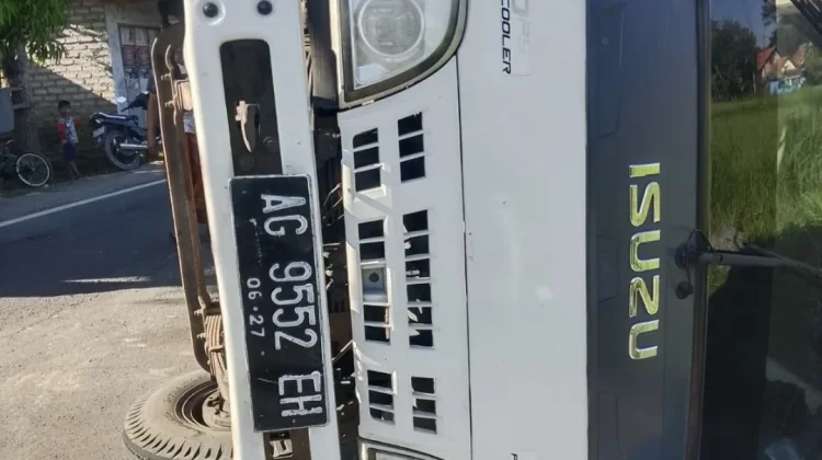 Truk Terguling di Sampang, Sopir dan Kernet Kabur