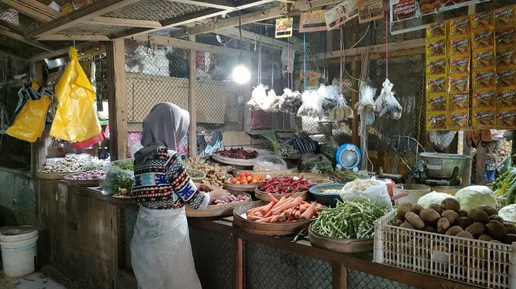 Pemkab Sampang Sebut Kenaikan Harga Plastik Mulai Dirasakan Pelaku Usaha