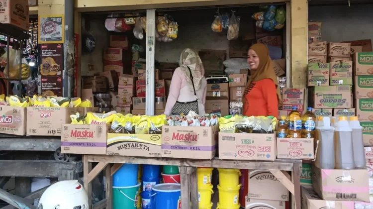 Pemkab Sampang Minta Pedagang Jual MinyaKita Sesuai HET