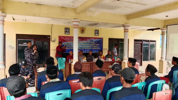 Edukasi Keamanan Laut Lanal Batuporon Disambut Antusias Nelayan Gili Raja