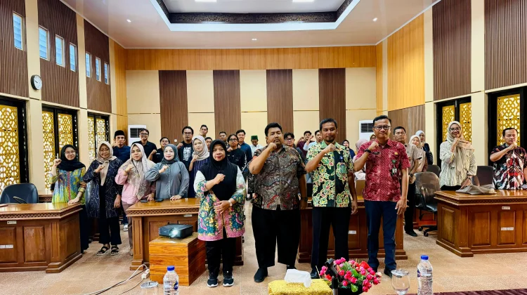 Peningkatan Kapasitas Digital UMKM Madura dengan Pelatihan Konten Visual