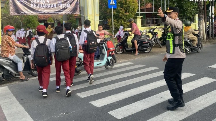 Wakapolres Sampang Pimpin Pengaturan Lalin Pagi