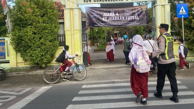 Polres Sampang Ajak Warga Tertib Lalu Lintas dan Aktifkan Siskamling