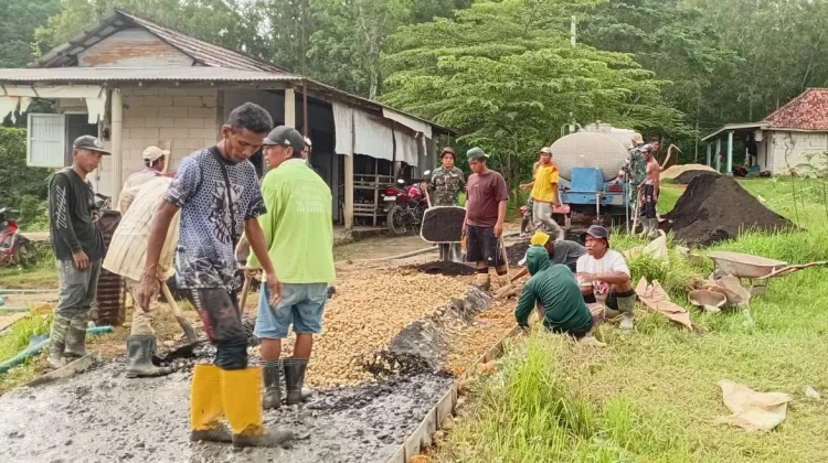Gotong Royong TMMD Bangkalan Bangun Jalan Desa Galis Dajah