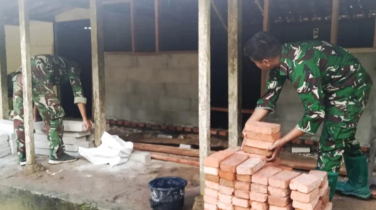 Gotong Royong TMMD Bangun Harapan di Rumah Mariti