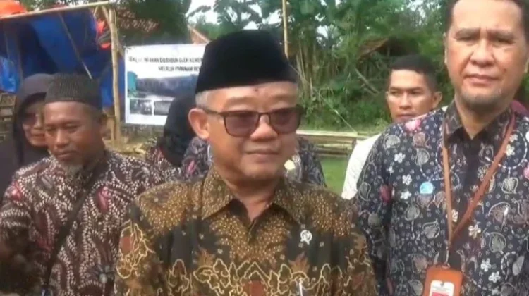 Mendikdasmen Tinjau SDN Kajuanak 4 Bangkalan dan Resmikan Masjid