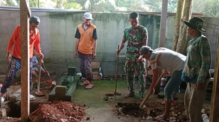 Satgas TMMD dan Warga Bangun Fondasi Air Bersih Madrasah Al Ikhlas