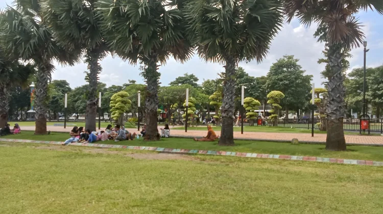 Libur Panjang, Alun-alun Jombang Ramai Pengunjung