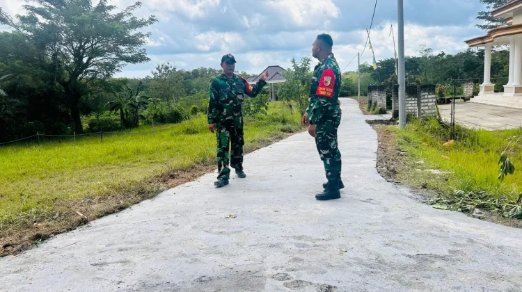 Gotong Royong TNI dan Warga Wujudkan Jalan Penghubung Desa