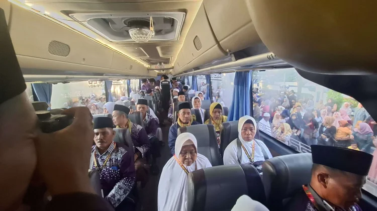 Jemaah Haji Sampang Terbagi Dua Kloter Pemberangkatan