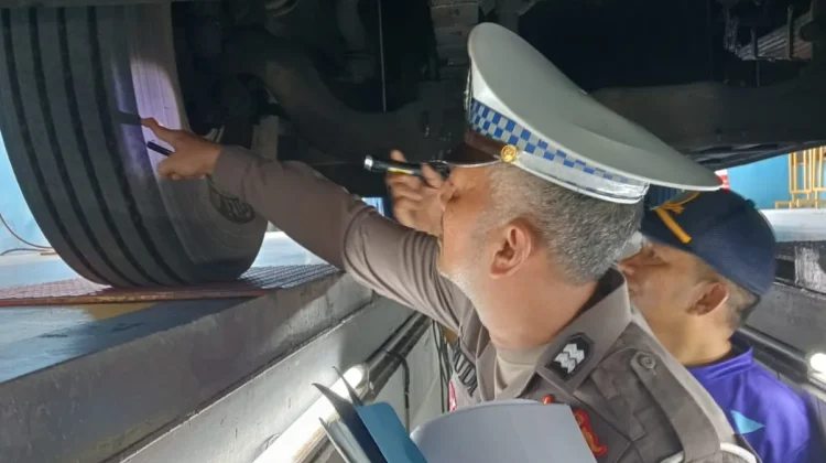 Bus Jamaah Haji Sampang Diperiksa Ketat, Satu Armada Tak Layak Jalan