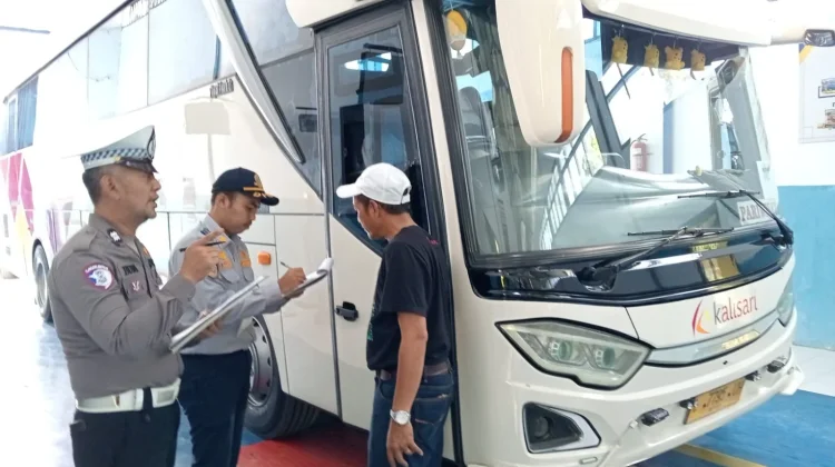 Satlantas Sampang Kawal Persiapan Final Keberangkatan Jamaah Haji
