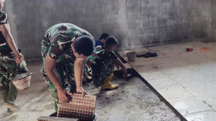Satgas TMMD Bangkalan Tuntaskan Pemasangan Keramik SD Durin