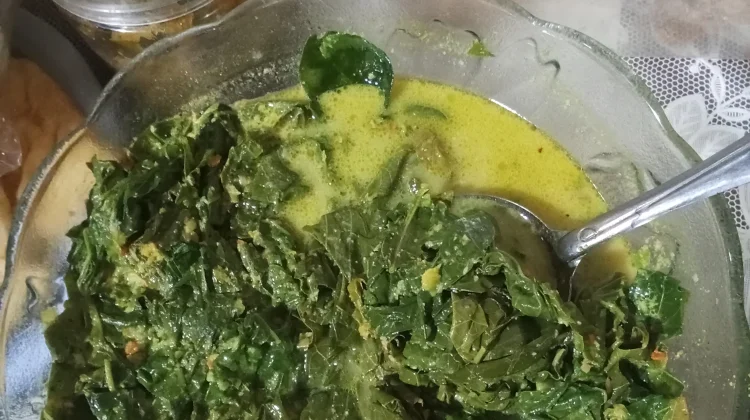 Bobor Daun Singkong Pedas, Hangatnya Meja Makan Jombang