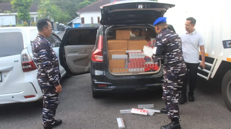 Lanal Batuporon Amankan Ratusan Ball Rokok Ilegal di Akses Suramadu
