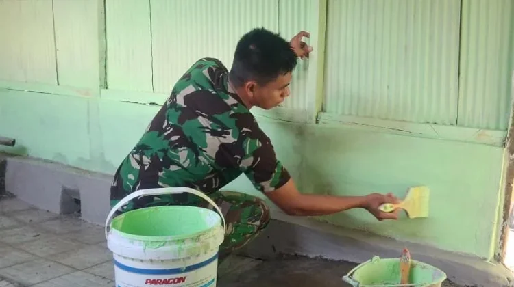 Sentuhan Akhir Satgas TMMD: Pastikan Rumah Ibu Mariti Rampung Sempurna