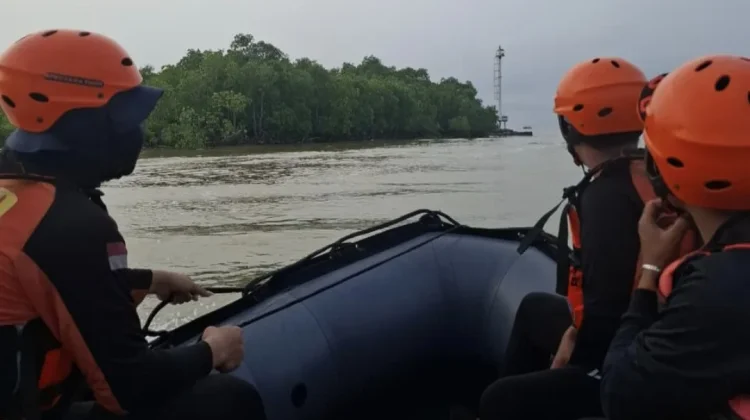 BPBD Sampang Cari Nelayan Jatuh dari Kapal di Pulau Mandangin