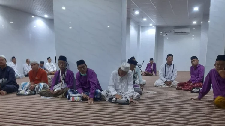 Calon Jemaah Haji Sampang Mengikuti Bimbingan jelang Puncak Ibadah Haji