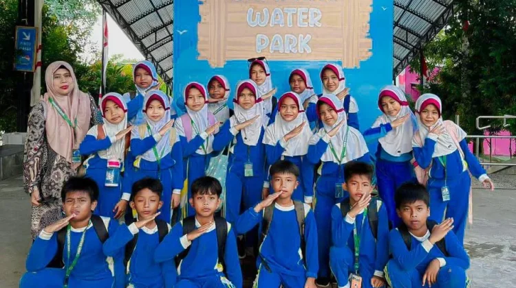 Ceria dan Edukatif: "Outdoor Learning" MIN Sampang di Waterpark Lokal