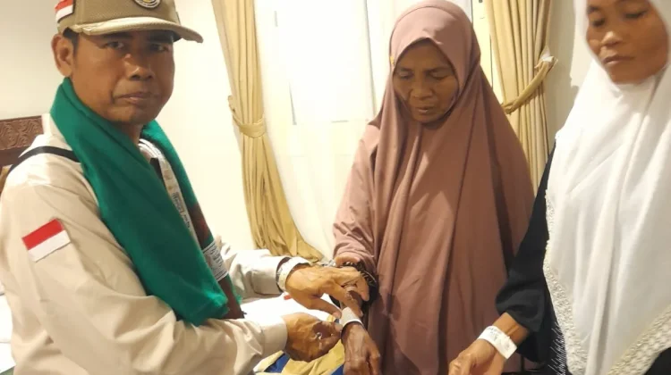 Sempat Tertunda, Akhirnya Dua Jemaah Kloter 67 Ikut Rangkaian Ibadah Haji