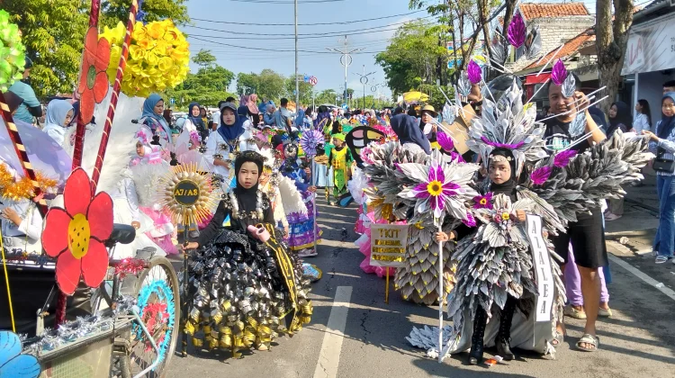Pawai sambut Iduladha di Sampang