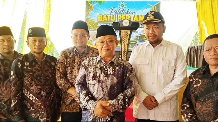 Mendikdasmen Resmikan Pembangunan Jembatan Shirotol Mustaqim Sampang
