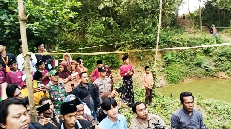 Pengurus Muhammadiyah Bangun Jembatan di Sampang
