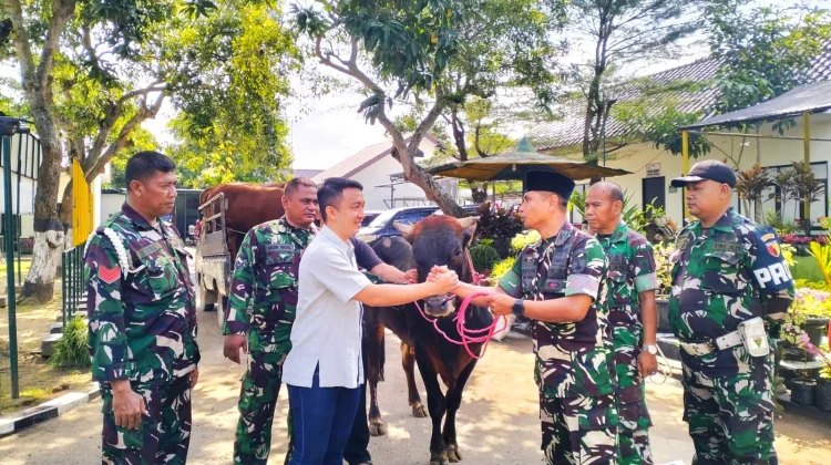 Makodim Bangkalan Menerima Sapi Kurban Kades Sendang Dajah