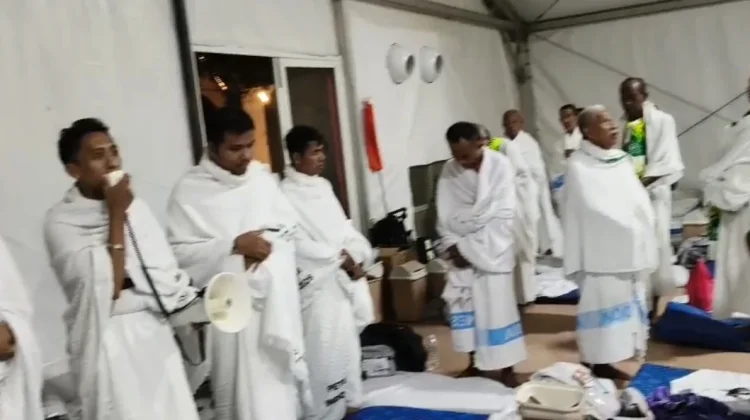 Tiba di Arafah, Jemaah Kloter 67 Gelar Zikir dan Salawat Bersama