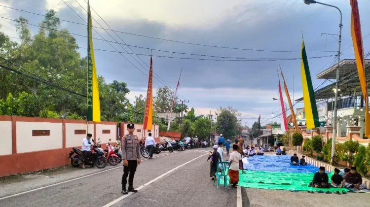 Polsek Omben Beri Kenyamanan Masyarakat Ibadah Sholat Idul Adha