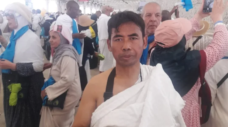 Jemaah Haji Kloter SUB 67 Laksanakan Lempar Jumrah Aqabah di Mina