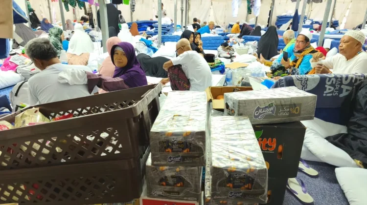 Pelayanan Konsumsi Kloter SUB 69 di Tenda Mina Berlimpah