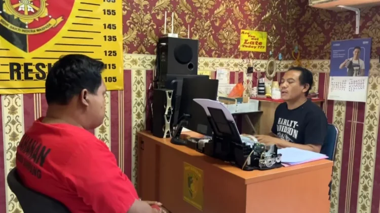 Polisi Tangkap Pria Bawa Sajam di Sampang