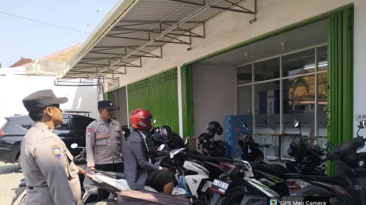 Polres Sampang Jaga Harkamtibmas di Pusat Perbelanjaan