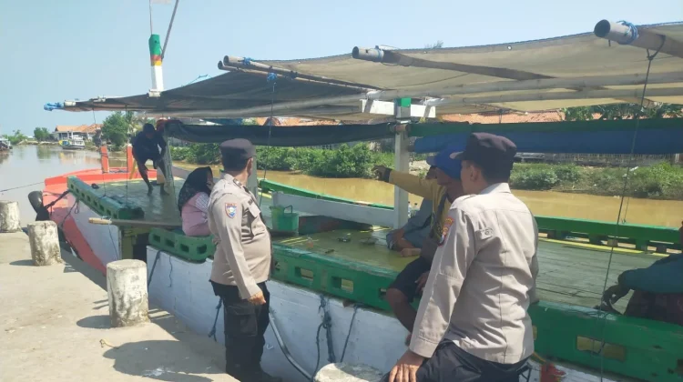 Polisi Gelar Patroli di Pelabuhan Tanglok Sampang