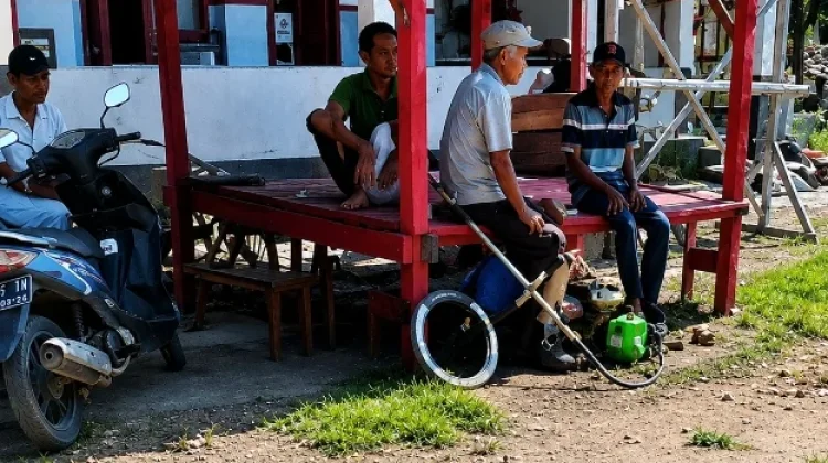 Warga Gotong Royong Bersihkan Sampah di Sumenep