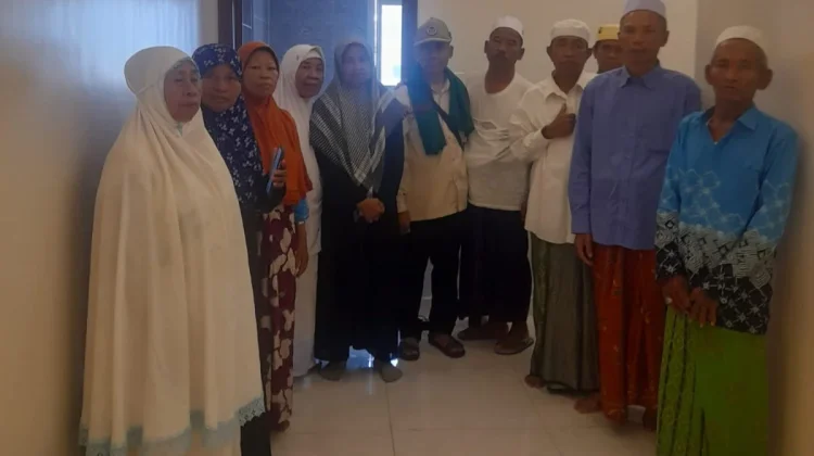 Ketua Kloter SUB 67 Lakukan Visitasi Jemaah di Makkah