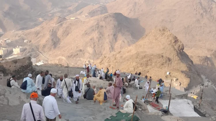 Ketua Kloter SUB 67 Dampingi Jemaah Tadabur Alam di Jabal Rahmah dan Jabal Nur