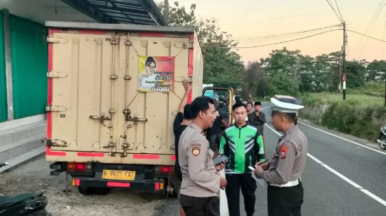 Tabrakan Truk vs Motor di Pamekasan, Satu Orang Tewas