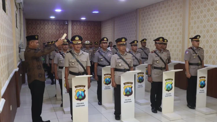 Kapolres Sampang Pimpin Sertijab Pejabat Utama dan Enam Kapolsek