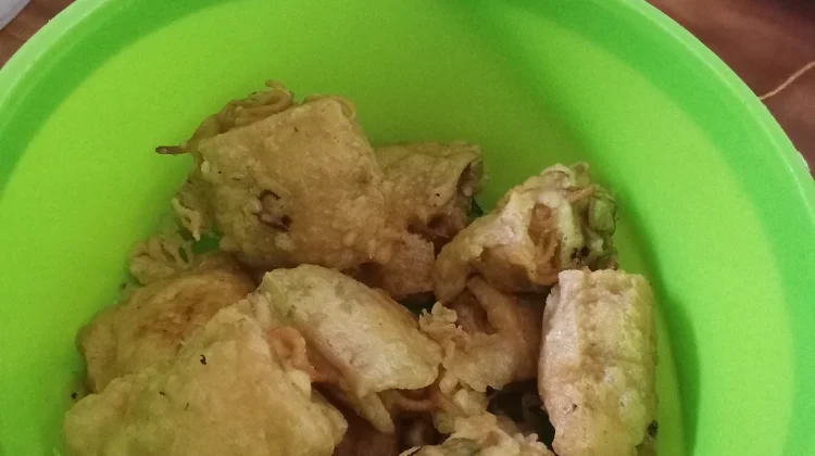 Cara Buat Tahu Isi Ayam Suwir Pedas dan Mie untuk Camilan di Rumah