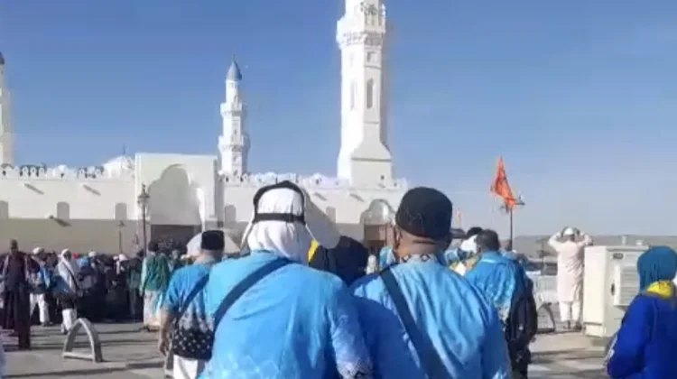 Jemaah Kloter SUB 67 Antusias Ziarah ke Masjid Quba